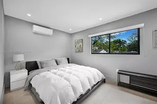 145 NE 49th St, Miami, FL 33137 - Photo 9