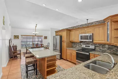 13100 NW 11th Dr, Sunrise, FL 33323 - Photo 9