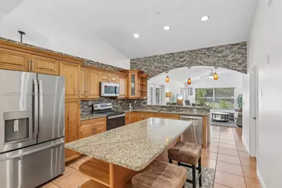 13100 NW 11th Dr, Sunrise, FL 33323 - Photo 7