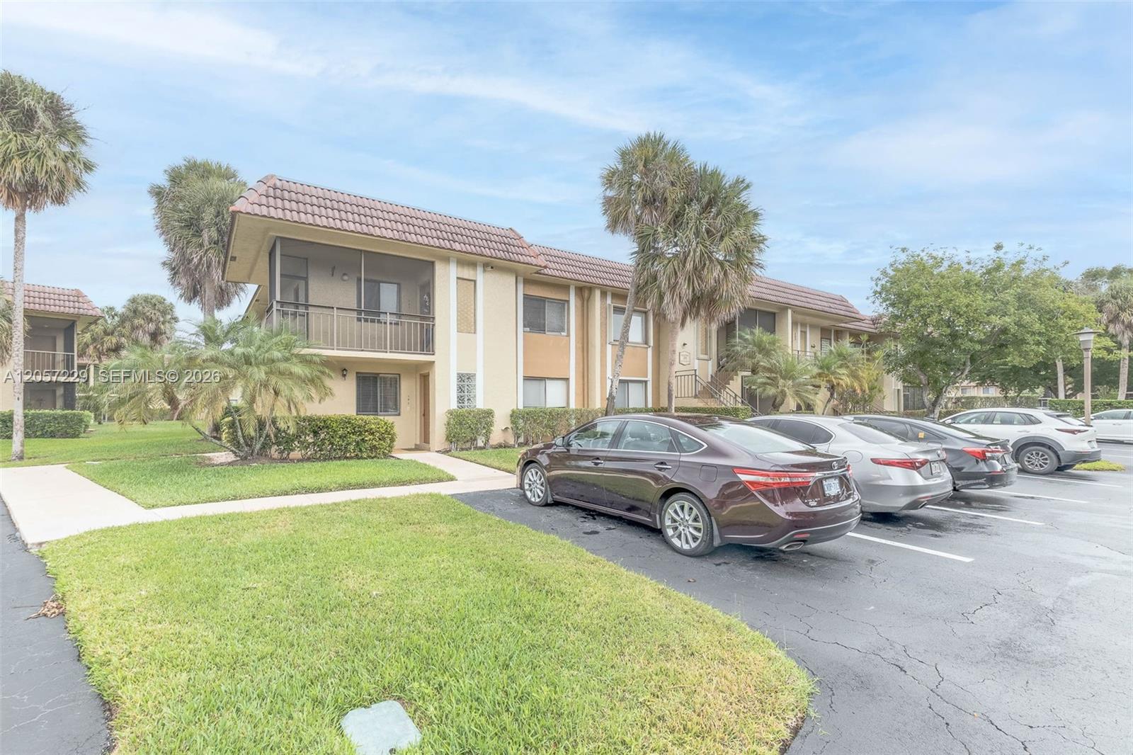 325 Lakeview Dr #102 main architectural view
