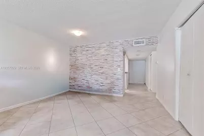 325 Lakeview Dr #102, Weston, FL 33326 - Photo 7