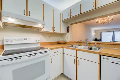 7120 S Devon Dr #110, Tamarac, FL 33321 - Photo 9