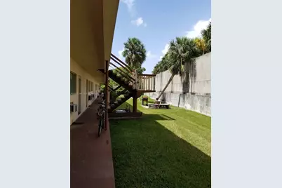 280 SW 11th Ave #18, Hallandale Beach, FL 33009 - Photo 1