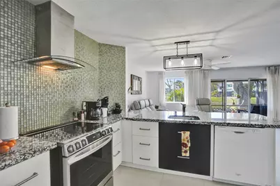 2260 W Discovery Cir W, Deerfield Beach, FL 33442 - Photo 23