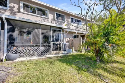 2260 W Discovery Cir W, Deerfield Beach, FL 33442 - Photo 35