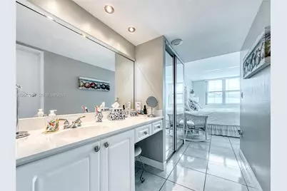 5701 Collins Ave #1508, Miami Beach, FL 33140 - Photo 11