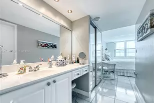 5701 Collins Ave, Miami Beach, FL 33140 - Photo 11