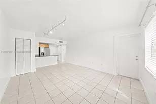 4384 NW 9th Ave, Deerfield Beach, FL 33064 - Photo 11
