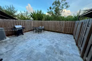 270 NE 12th St, Florida City, FL 33034 - Photo 17