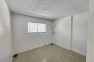 9491 S Palm Cir S, Pembroke Pines, FL 33025 - Photo 11