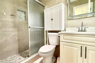 320 Holloway Dr, Plantation, FL 33317 - Photo 17