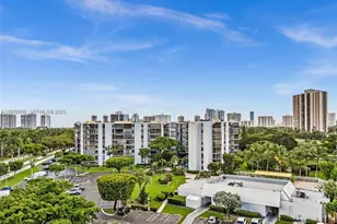 20500 W Country Club Dr, Aventura, FL 33180 - Photo 41