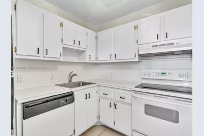 20500 W Country Club Dr #203, Aventura, FL 33180 - Photo 9