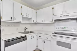 20500 W Country Club Dr, Aventura, FL 33180 - Photo 9