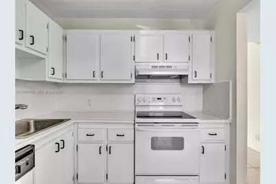 20500 W Country Club Dr #203, Aventura, FL 33180 - Photo 7