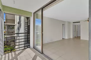 20500 W Country Club Dr, Aventura, FL 33180 - Photo 23