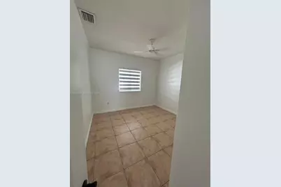 9117 NW 169th St, Miami Lakes, FL 33018 - Photo 11
