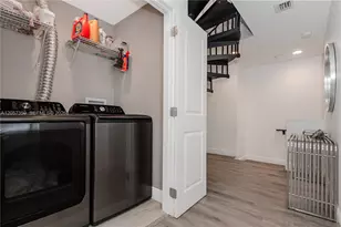 1066 NE 35th St, Oakland Park, FL 33334 - Photo 27