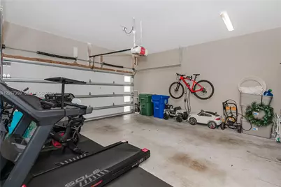 1066 NE 35th St, Oakland Park, FL 33334 - Photo 3