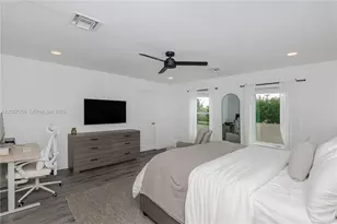 1066 NE 35th St, Oakland Park, FL 33334 - Photo 21