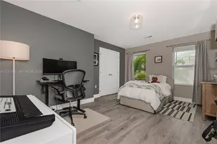 1066 NE 35th St, Oakland Park, FL 33334 - Photo 13