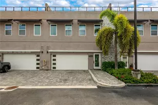 1066 NE 35th St, Oakland Park, FL 33334 - Photo 1