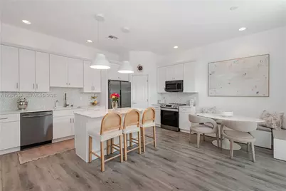 1066 NE 35th St, Oakland Park, FL 33334 - Photo 11