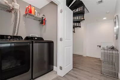 1066 NE 35th St, Oakland Park, FL 33334 - Photo 29