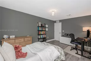 1066 NE 35th St, Oakland Park, FL 33334 - Photo 15
