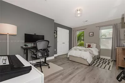 1066 NE 35th St, Oakland Park, FL 33334 - Photo 15