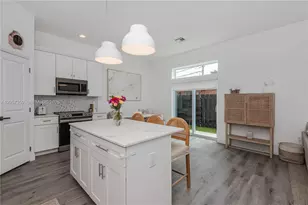 1066 NE 35th St, Oakland Park, FL 33334 - Photo 3