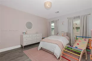 1066 NE 35th St, Oakland Park, FL 33334 - Photo 19
