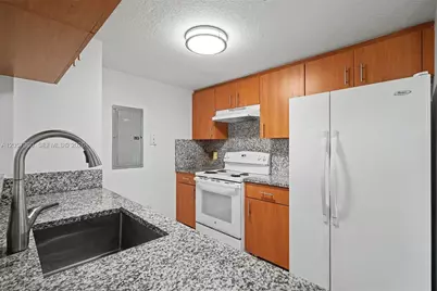 816 NW 11th St #402, Miami, FL 33136 - Photo 5