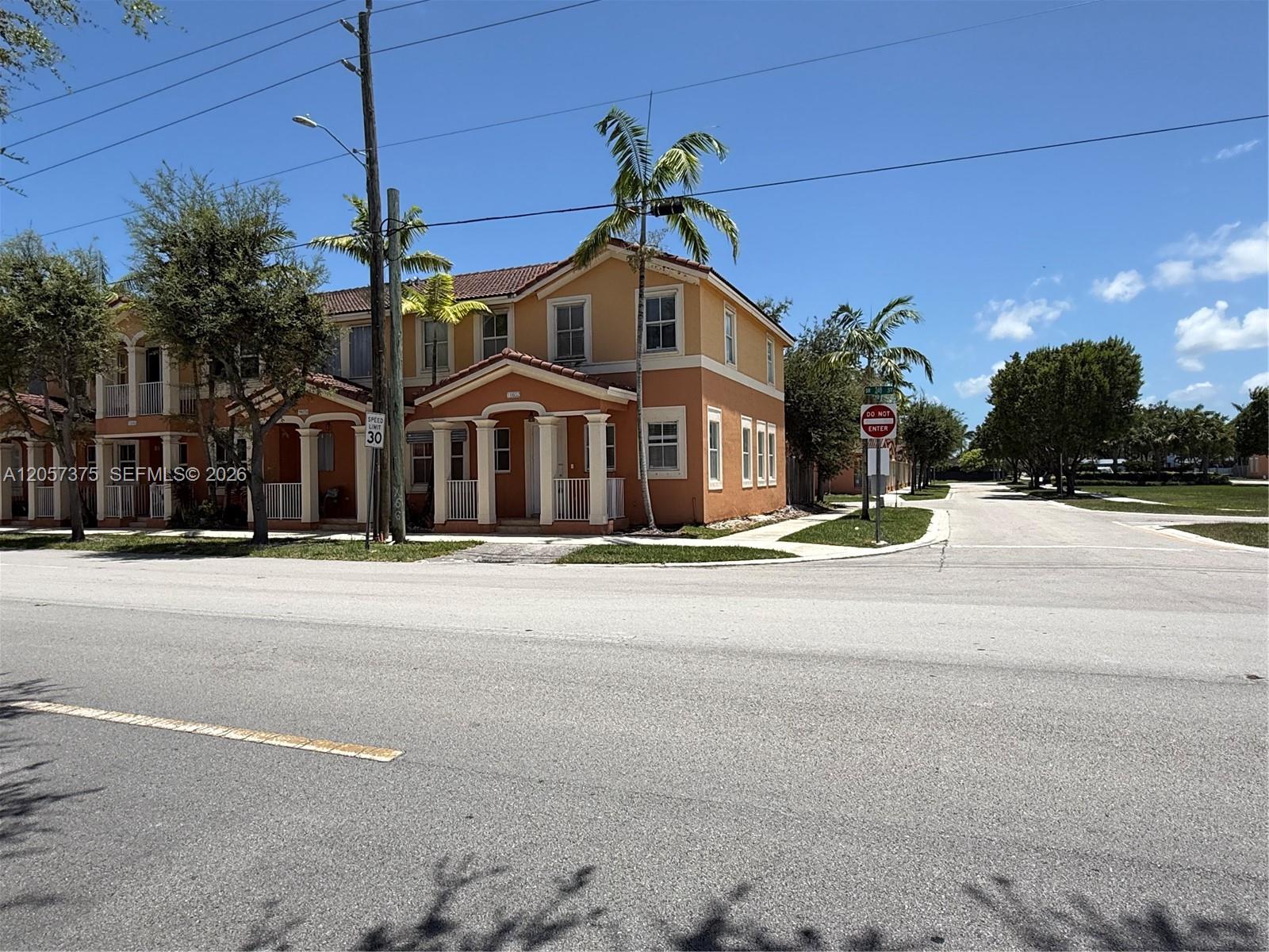 10852 SW 240th St - 10852 SW 240th St, Homestead, FL 33032 Luxury Property | Jose Angel Pina