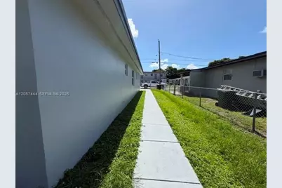 2288 W 4th Ct, Hialeah, FL 33010 - Photo 13