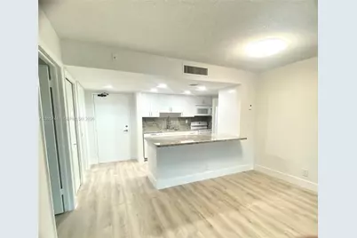 240 Lakeview Dr #303, Weston, FL 33326 - Photo 9