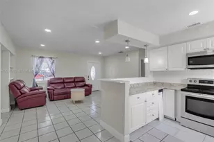 1207 Chateau Park Dr, Fort Lauderdale, FL 33311 - Photo 7