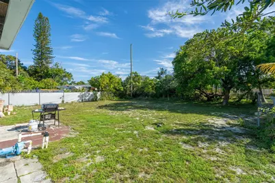 1207 Chateau Park Dr, Fort Lauderdale, FL 33311 - Photo 17
