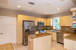 9520 E Broadview Dr, Bay Harbor Islands, FL 33154 - Photo 19