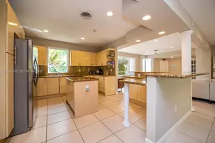 9520 E Broadview Dr, Bay Harbor Islands, FL 33154 - Photo 15