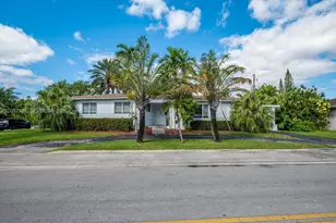 9520 E Broadview Dr, Bay Harbor Islands, FL 33154 - Photo 1
