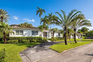 9520 E Broadview Dr, Bay Harbor Islands, FL 33154 - Photo 1