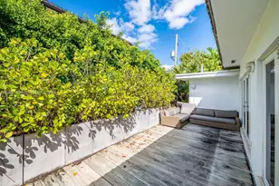 9520 E Broadview Dr, Bay Harbor Islands, FL 33154 - Photo 37