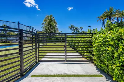 10506 SW 89 Place #0, Miami, FL 33176 - Photo 9