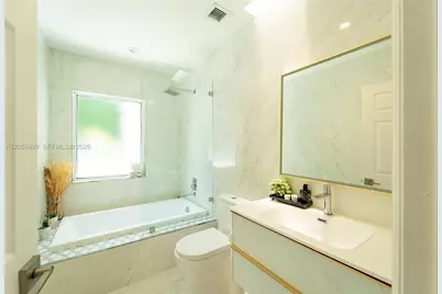 1777 Daytonia Rd, Miami Beach, FL 33141 - Photo 17
