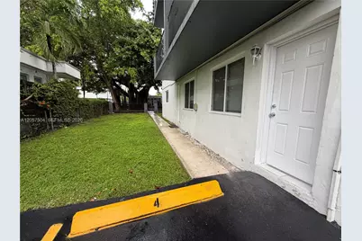 1860 SW 22nd St #4, Miami, FL 33145 - Photo 11