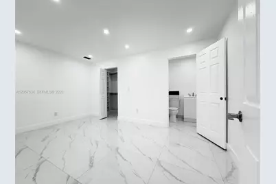 2210 NW 93rd Ave, Pembroke Pines, FL 33024 - Photo 11