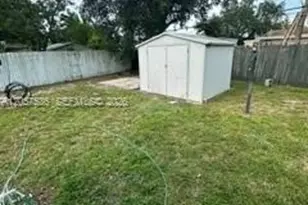 4041 SW 59th Ave, West Park, FL 33023 - Photo 9
