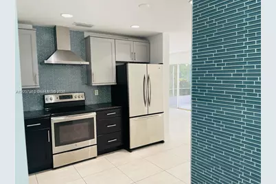 1900 NE 41st St #0, Oakland Park, FL 33308 - Photo 3