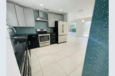 1900 NE 41st St #0, Oakland Park, FL 33308 - Photo 5
